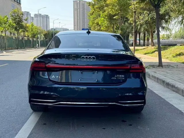 Audi A7L — Фото автомобиля 5