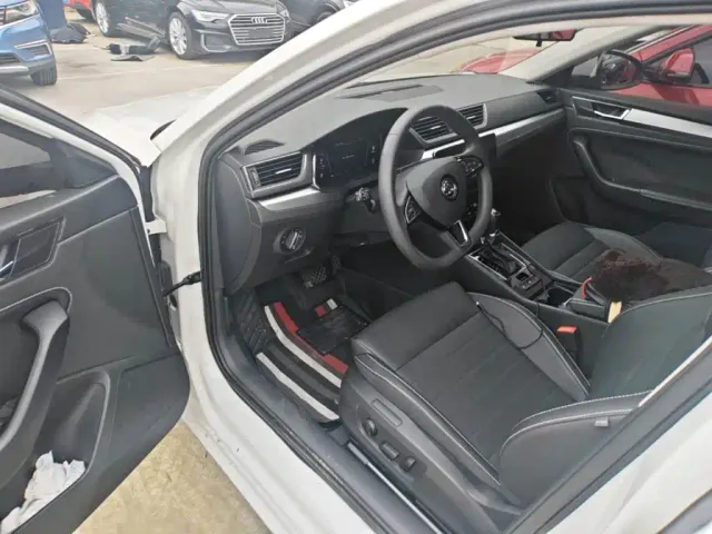 Skoda Superb — Фото автомобиля 15