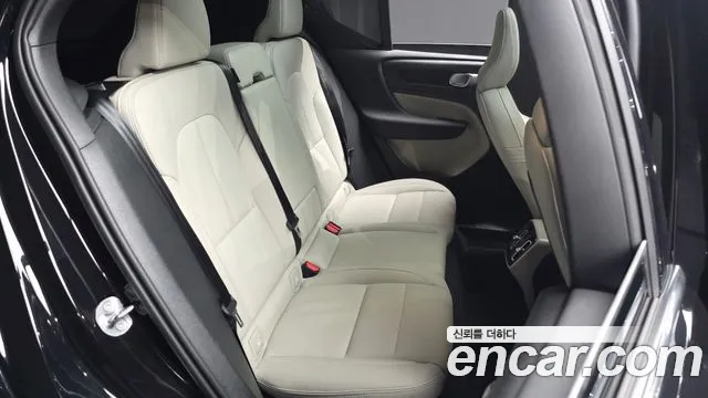 Вольво XC40 B4 Ultra Bright — Фото автомобиля 10