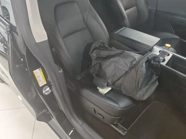 Tesla Model Y — Фото автомобиля 24