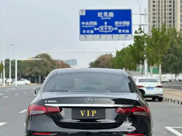Mercedes-Benz E-Class — Фото автомобиля 5