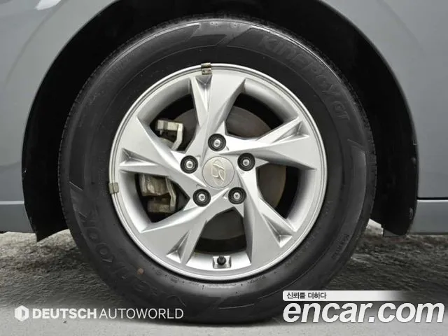 Hyundai Avante CN7 — Фото автомобиля 5