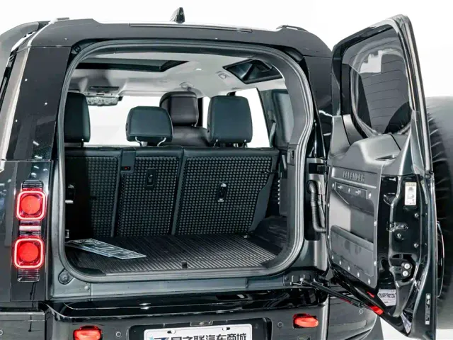 Land Rover Defender — Фото автомобиля 29