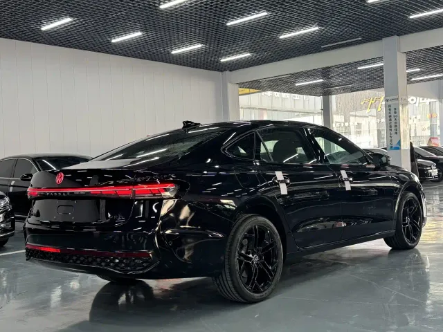 Volkswagen Passat — Фото автомобиля 7