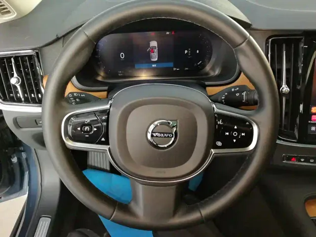 Volvo S90 — Фото автомобиля 15