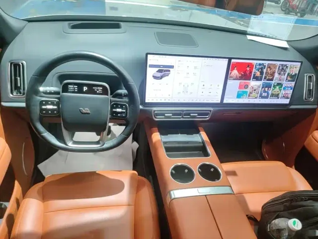 Li Auto L8 — Фото автомобиля 9