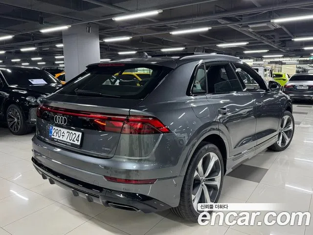 Audi Q8 55 TFSI quattro Premium — Фото автомобиля 4