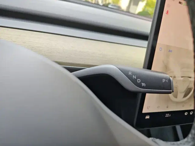 Tesla Model Y — Фото автомобиля 15