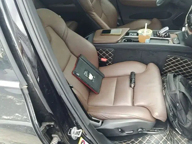 Volvo XC60 — Фото автомобиля 24