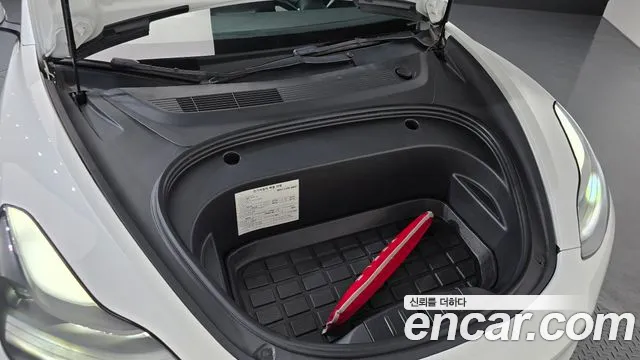 Tesla Model 3 — Фото автомобиля 6