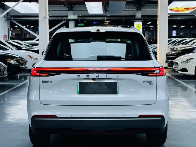 Geely Galaxy Starship 7 EM-i — Фото автомобиля 14