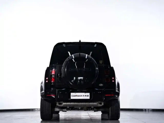 Land Rover Defender — Фото автомобиля 7