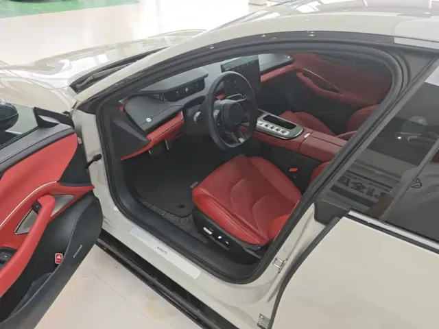 Xiaomi SU7 — Фото автомобиля 15