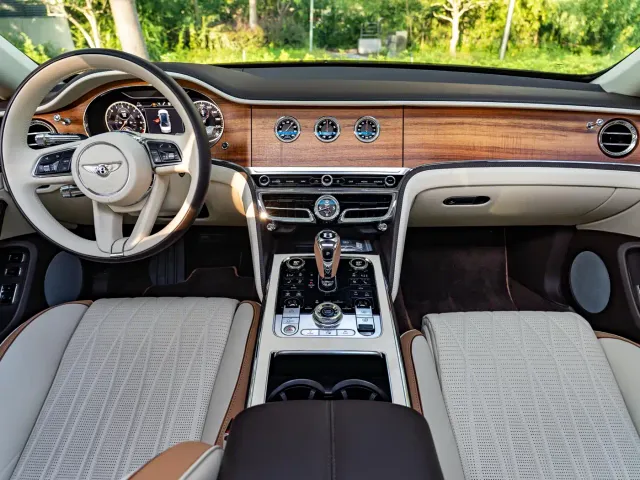 Bentley Flying Spur — Фото автомобиля 5