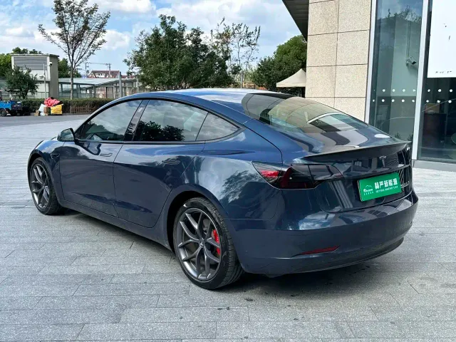 Tesla Model 3 — Фото автомобиля 7