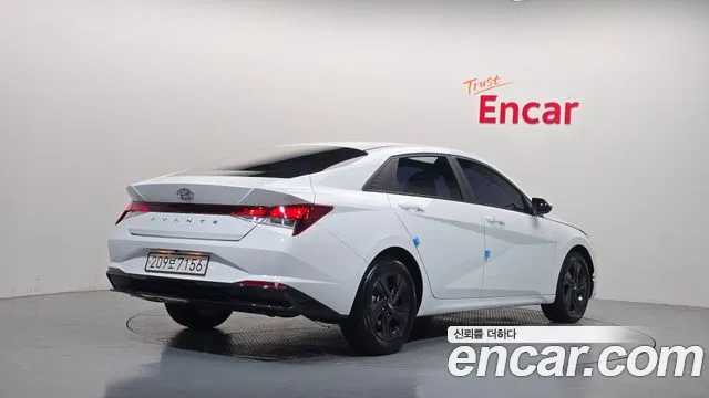 Hyundai Avante CN7 — Фото автомобиля 2