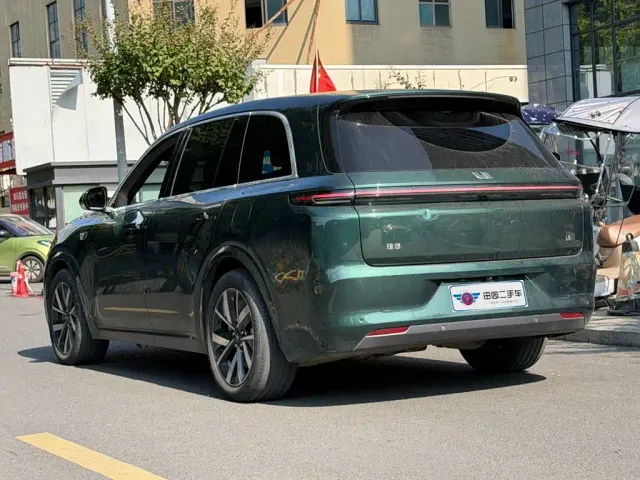 Li Auto L8 — Фото автомобиля 4