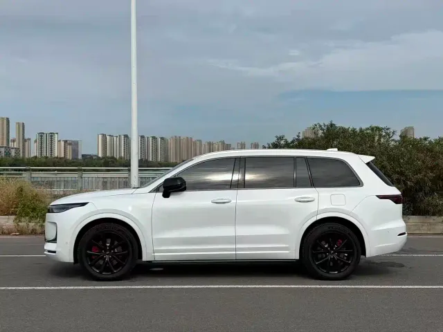Li Auto ONE — Фото автомобиля 4