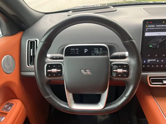 Li Auto L9 — Фото автомобиля 5