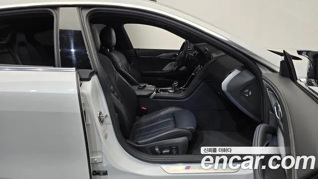BMW 8 Series G15 — Фото автомобиля 26