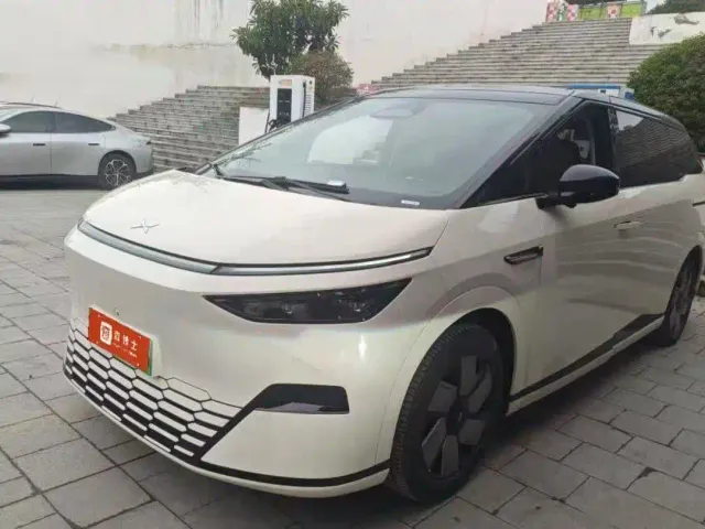 Фотография автомобиля — Xpeng X9