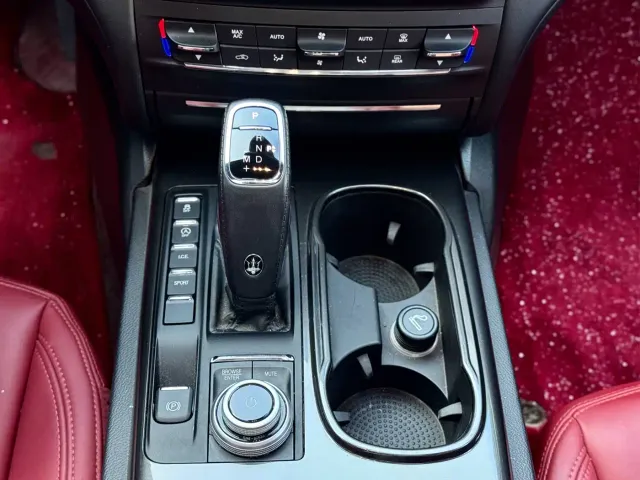 Maserati Ghibli — Фото автомобиля 11