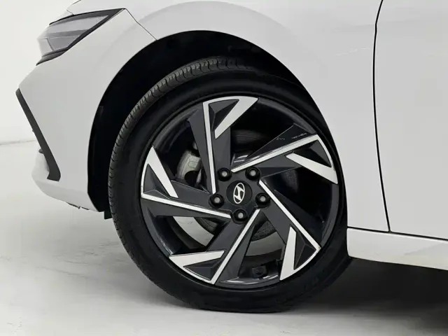 Hyundai Elantra — Фото автомобиля 7