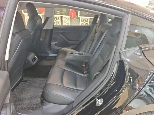 Tesla Model 3 — Фото автомобиля 16