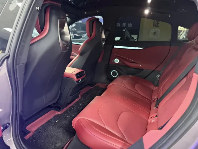 Xiaomi SU7 — Фото автомобиля 9