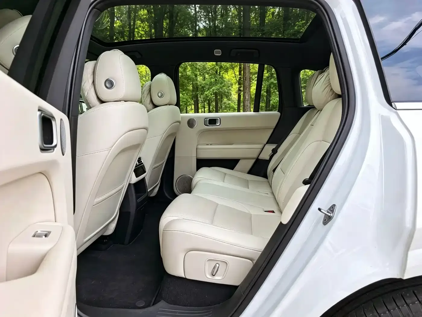 Li Auto Li Auto L6 2024 Pro — Фото автомобиля 11