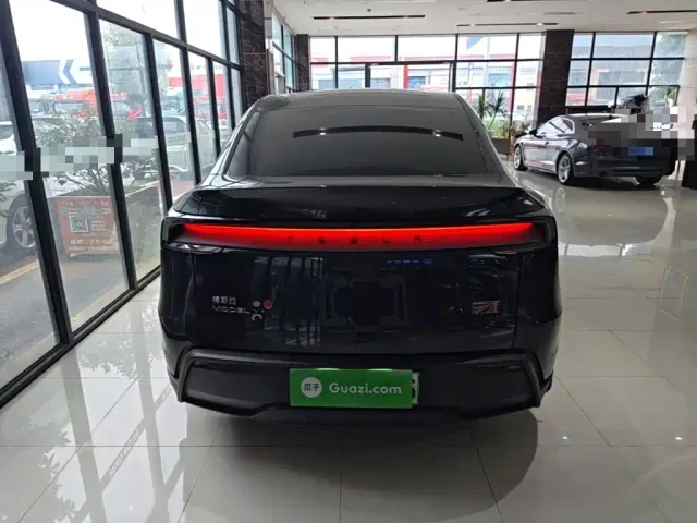 Tesla Model Y — Фото автомобиля 5