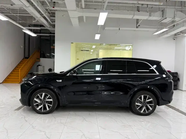 Li Auto L8 — Фото автомобиля 3