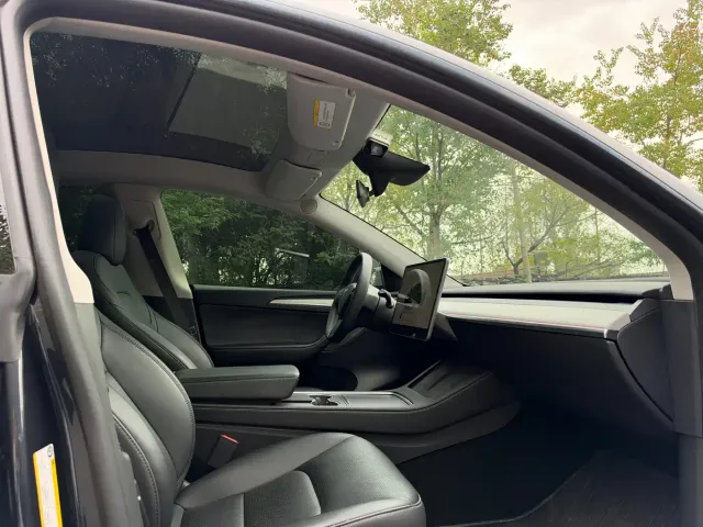 Tesla Model Y — Фото автомобиля 10