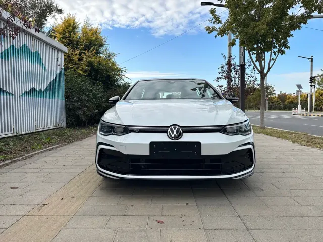 Volkswagen Golf — Фото автомобиля 3