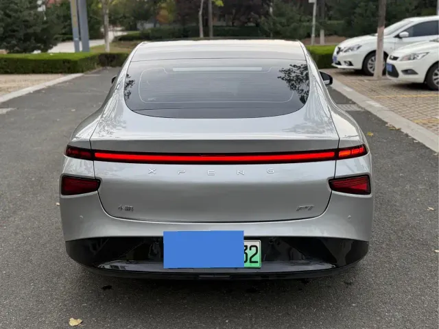 Xpeng P7 — Фото автомобиля 5