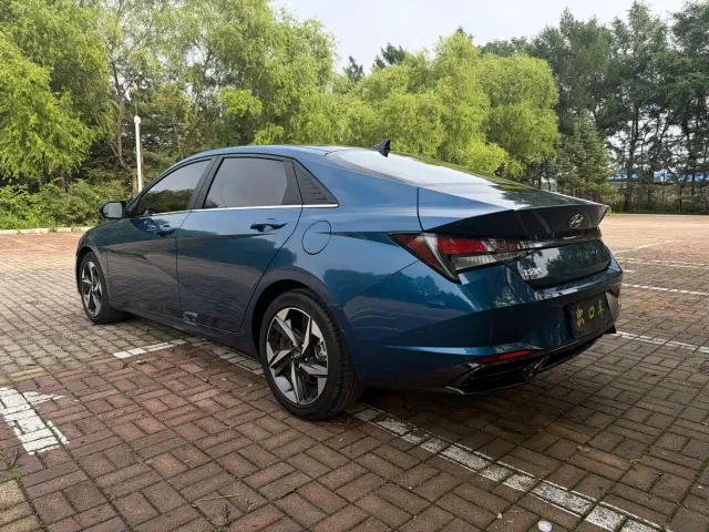 Hyundai Elantra — Фото автомобиля 5