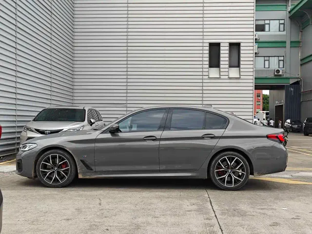 BMW 5 Series — Фото автомобиля 4