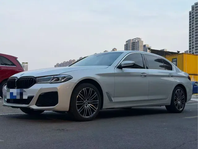 Фотография автомобиля — BMW 5 Series
