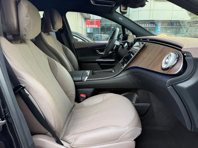Mercedes-Benz EQE SUV — Фото автомобиля 12
