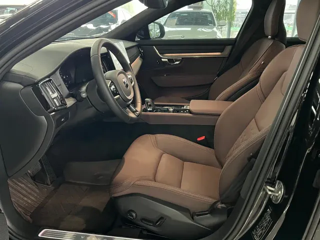 Volvo S90 — Фото автомобиля 3