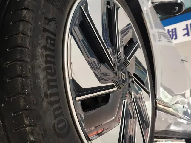Dongfeng eπ 008 — Фото автомобиля 4