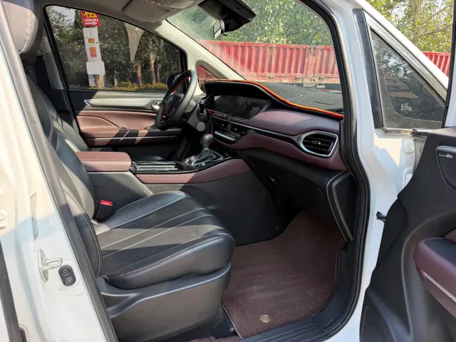 GAC Trumpchi M6 — Фото автомобиля 11