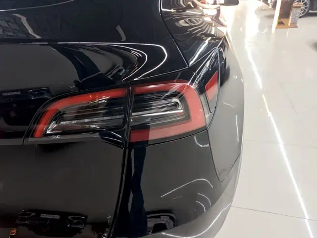 Tesla Model Y — Фото автомобиля 7