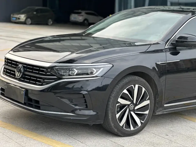 Volkswagen Passat — Фото автомобиля 10