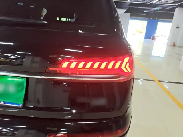 Audi Q7 — Фото автомобиля 7