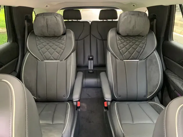 Hongqi E-HS9 — Фото автомобиля 12