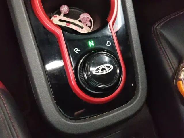 QQ New Energy Little Ant 2022 Facelift Sweet Edition Half Sugar NMC 30.6kWh 30kW 301km — Фото автомобиля 16