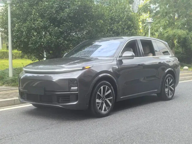 Li Auto L8 — Фото автомобиля 18