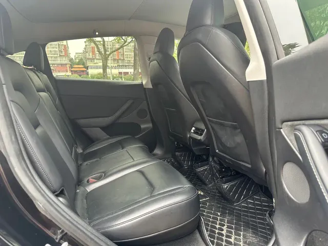 Tesla Model Y — Фото автомобиля 7
