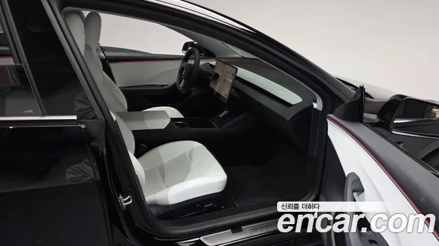 Tesla Model 3 — Фото автомобиля 17